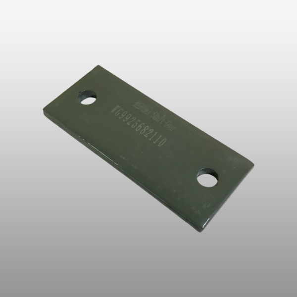 WG9925682110 - Пластина крепления переднего стабилизатора на Sitrak C7H, Howo T5G